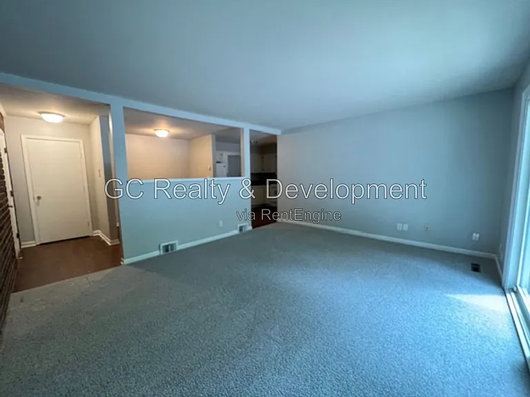 20 Simpson St #E — Photo 4