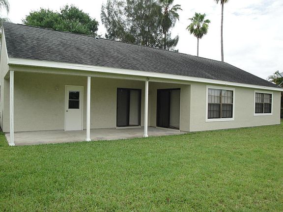 3rd image of 1517 SE South Balcourt Ct