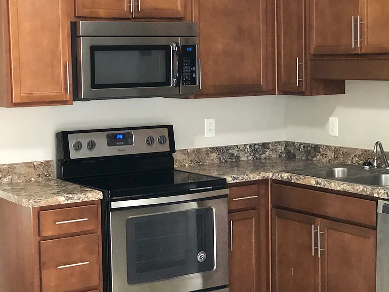 2304 Raleigh Ct #6 — Photo 2