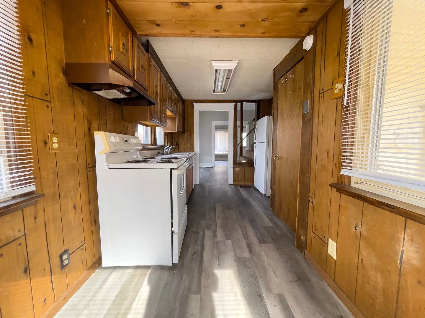 Preleasing For August! Convenient Campus Living | 4br With Fenced Yard & Covered Parking — Photo 4