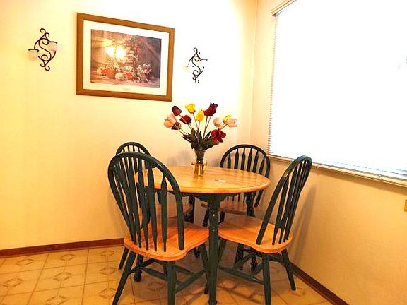 4th image of 1090 Stonington Ct