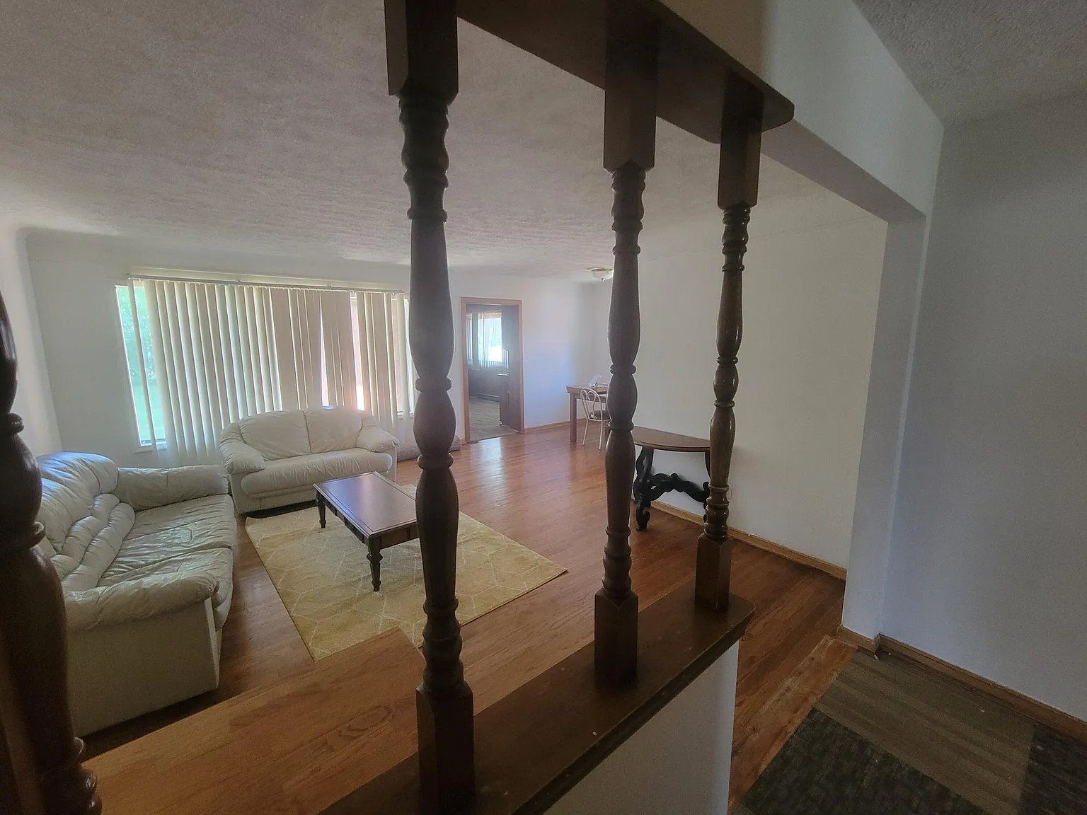3 bed, 1.5 bath, 1524 sqft, $2,000 — Photo 2