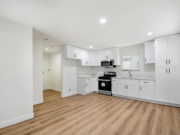 4th image of 16235 Merrill Ave #2