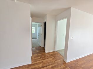 10373 Dearlove Rd APT 3, Glenview, IL 60025