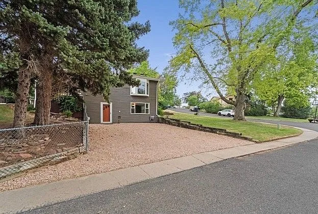 2 bed, 1400 sqft, $2,300 — Photo 3