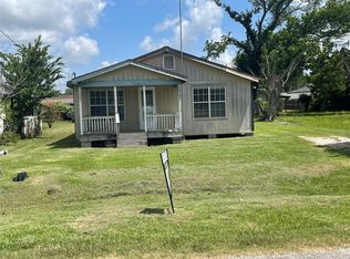 208 E Pecan Ln, Clute, TX 77531