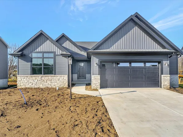 311 Red Bud Dr, Mahomet, IL 61853
