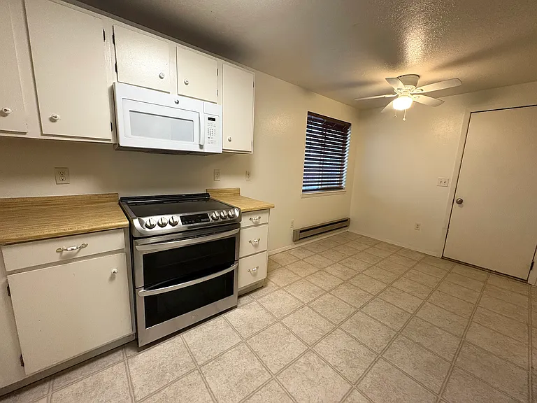 170 Willow Dr — Photo 8