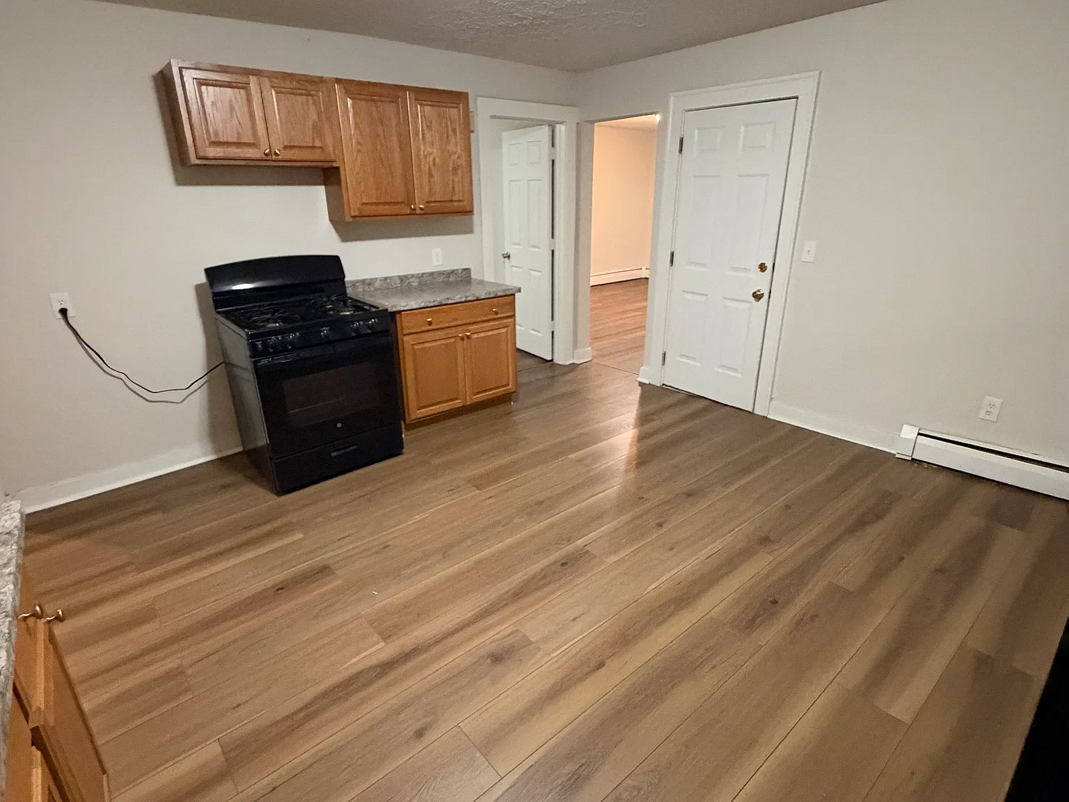 4 bed, 1100 sqft, $2,149 — Photo 4