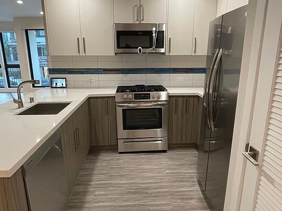 2nd image of 5552 Bonner Ave #211