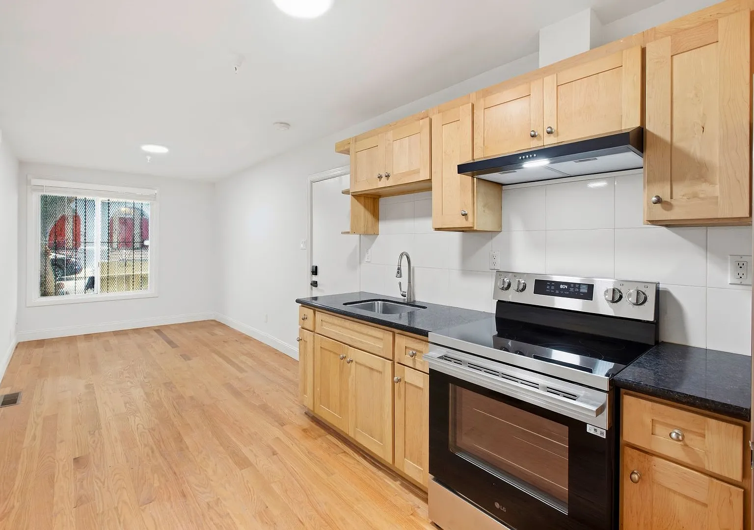 Haight Ashbury Studio - Available Now! — Photo 1