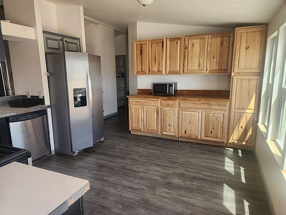 3rd image of 333 SE Redwood Ln