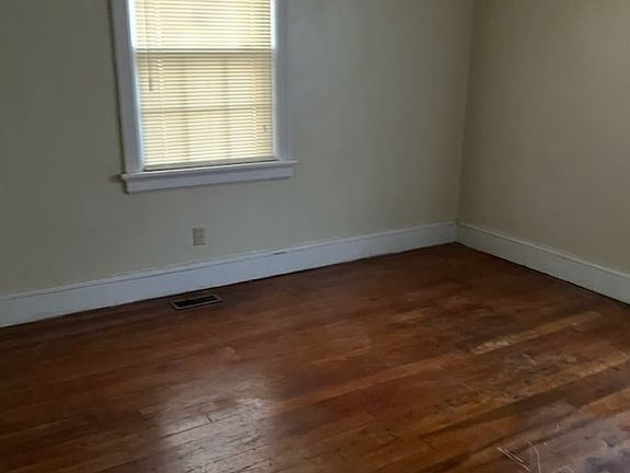 4th image of 1113 Hill St