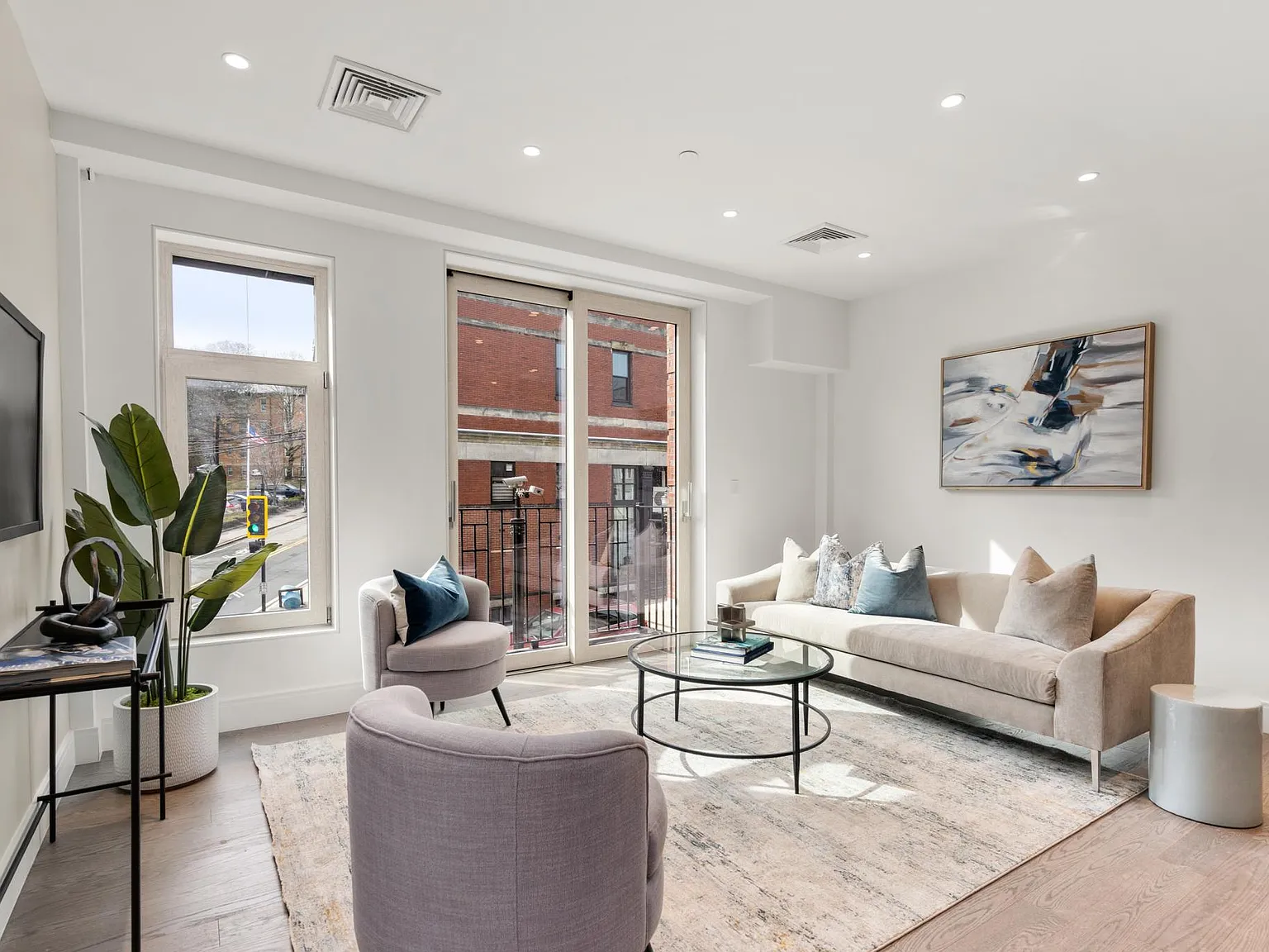 2 bed, 1200 sqft, $5,000 — Photo 2