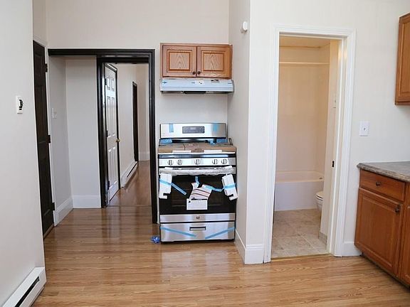 3rd image of 520 Saratoga St