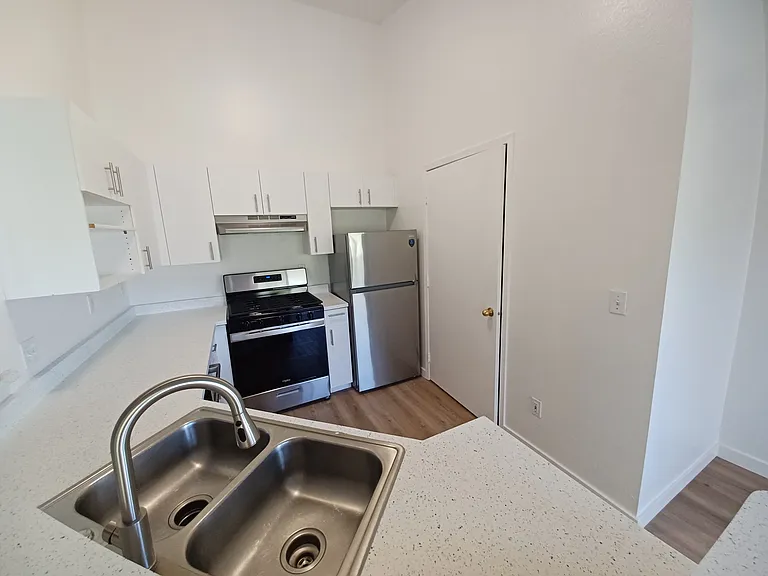 Parkhill Apartments — Photo 23