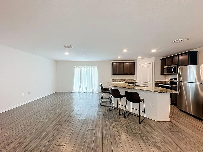 1407 Hillsborough Way — Photo 10