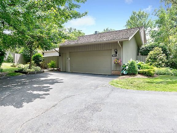 2nd image of 350-4 Hawthorne Dr