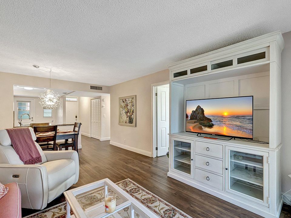 1st image of 2901 NW 46th Avenue #101