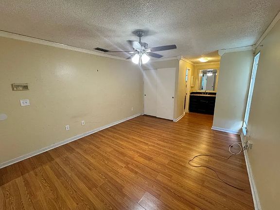 5th image of 1004 E Chelsea St #1
