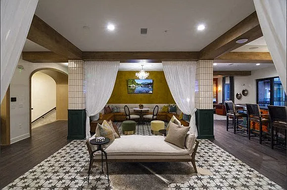 Belmont House — Photo 6