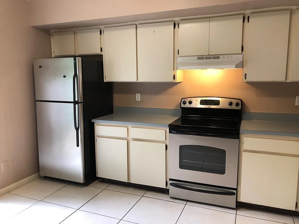 2 bed, 1.5 bath, 1050 sqft, $1,250 — Photo 3