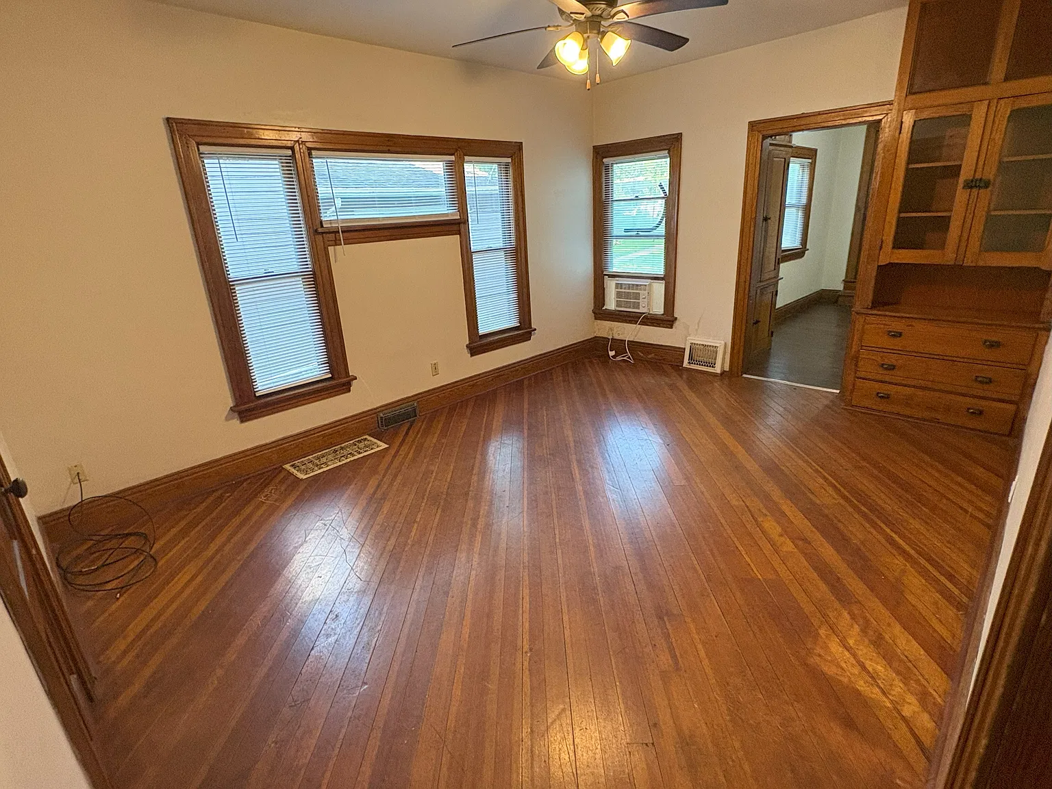 2 bed, 700 sqft, $1,435 — Photo 2