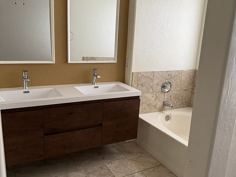 1727 E Pontiac Dr — Photo 19