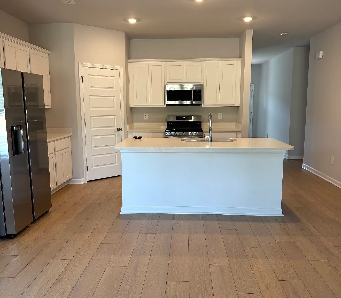 3 bed, 2100 sqft, $650 — Photo 4