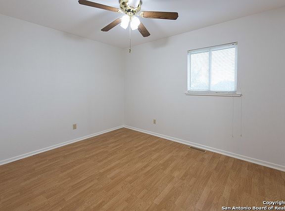 4th image of 781 Moonglow Ave