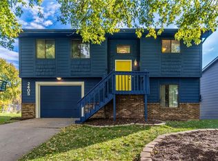2405 Sandler Dr, Urbandale, IA 50322