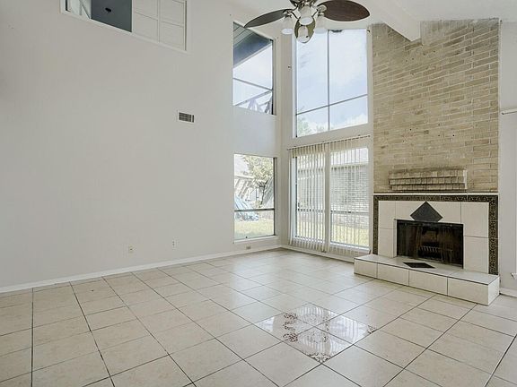 3rd image of 12410 Sungate Ln