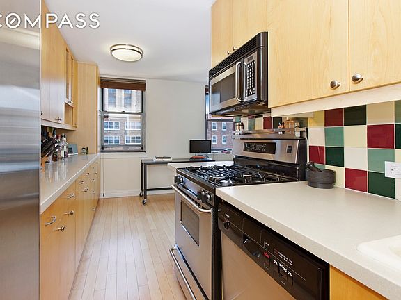 3rd image of 32 Gramercy Park S #15C