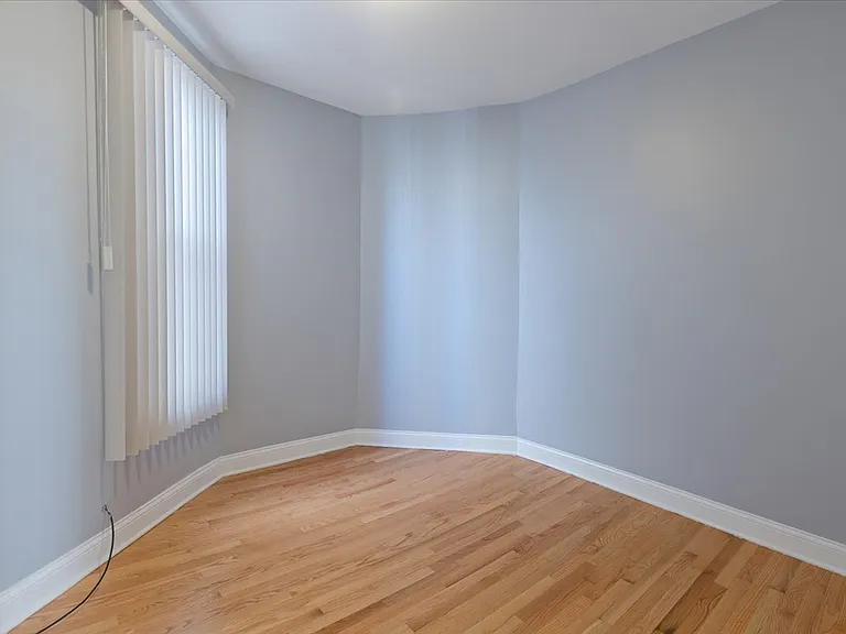 4211 W Gladys Ave #2 — Photo 4
