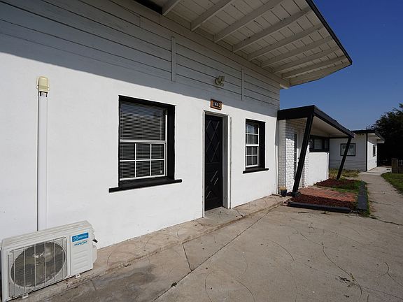 3rd image of 1443 N Riverside Ave