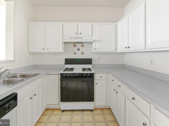 5th image of 1 Cameron Grove Blvd APT 208