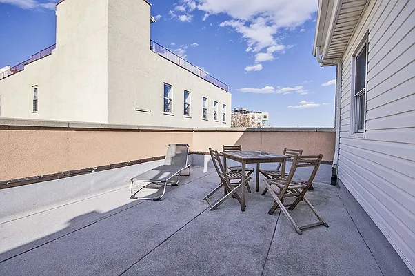 Rented by Level Group | media 15