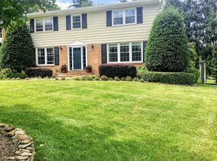 8816 Higdon Dr, Vienna, VA 22182