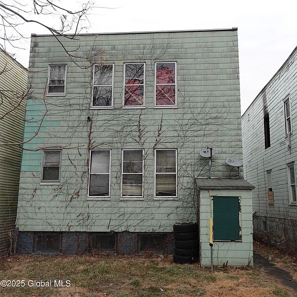2nd image of 384 Livingston Avenue
