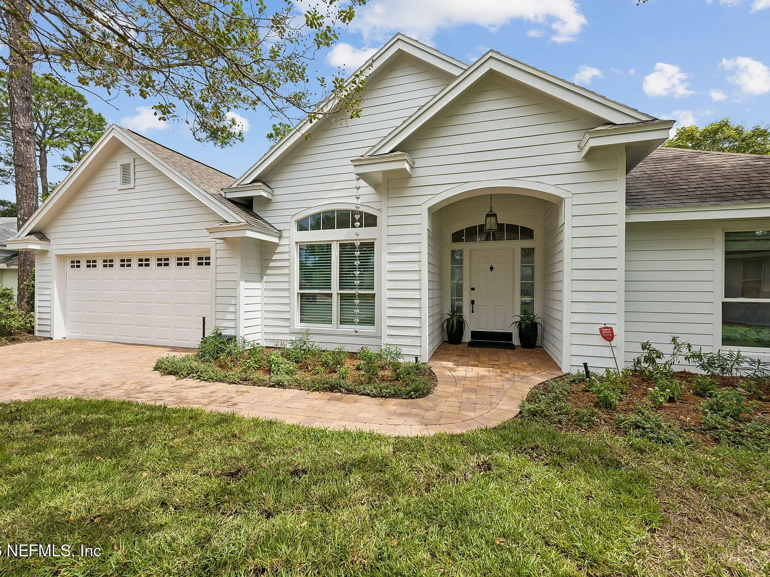 4 bed, 2.0 bath, 2109 sqft, $5,000 — Photo 2