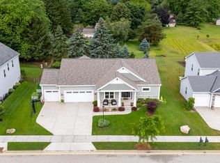 1078 Spruce Ct, Oconomowoc, WI 53066