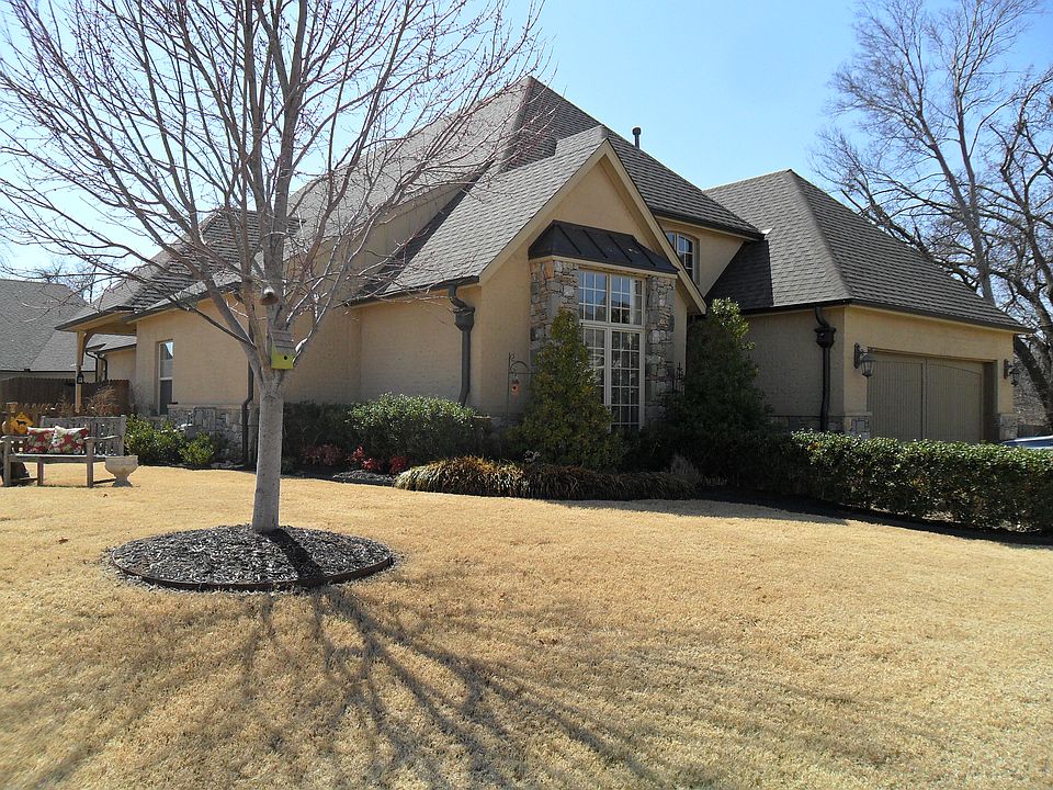 One Level Gated Home in Oak Terrace