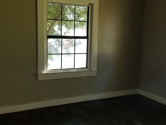 4th image of 1200 W Pleasure Ave