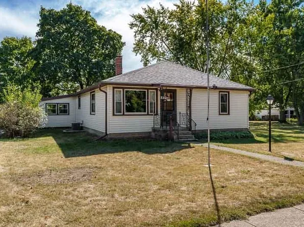 825 Clifford Ave, Loves Park, IL 61111