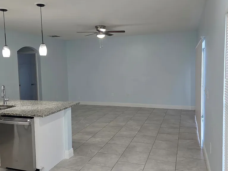 818 Mountbatten Ln — Photo 4