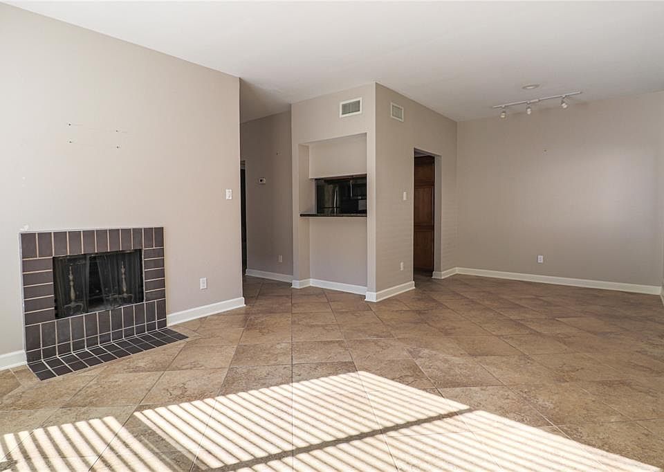 1st image of 2025 Augusta Dr APT 1005