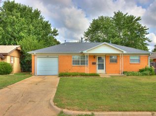 821 NW 8th St, Moore, OK 73160