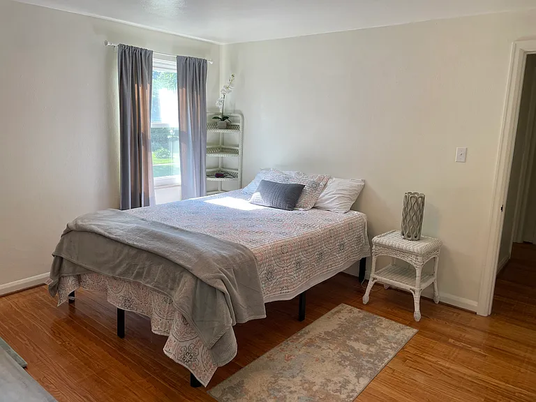 106 N Scott St — Photo 6