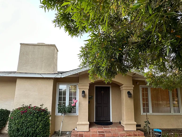 555 Clark Ct — Photo 3