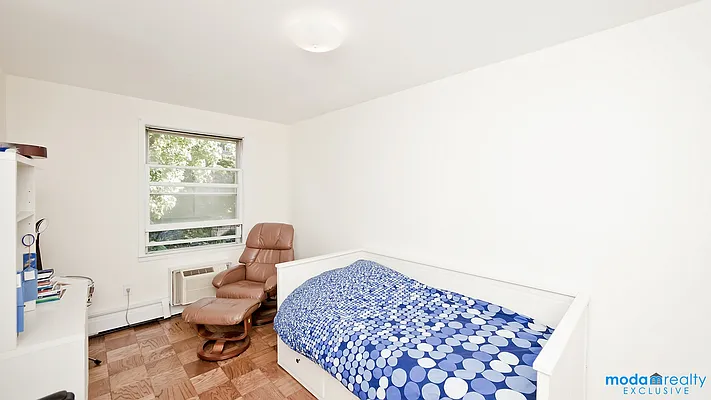 Sold by Moda Realty | media 35